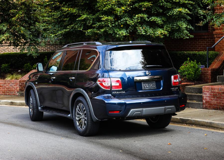  Nissan Armada Platinum Reserve 2017 года  (фото 9 из 18)